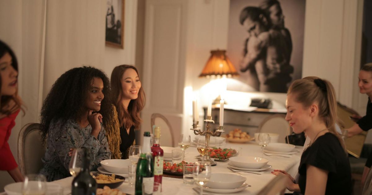 Group Dining in Dubai with Cashback: Save Big When the Bill Is Bigger
